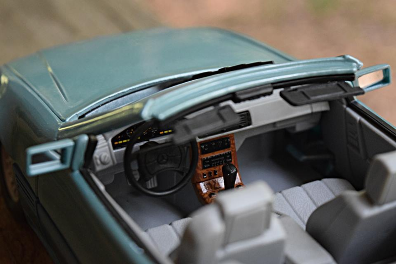 Illustration for article titled 1992 Mercedes-Benz SL500 by Maisto